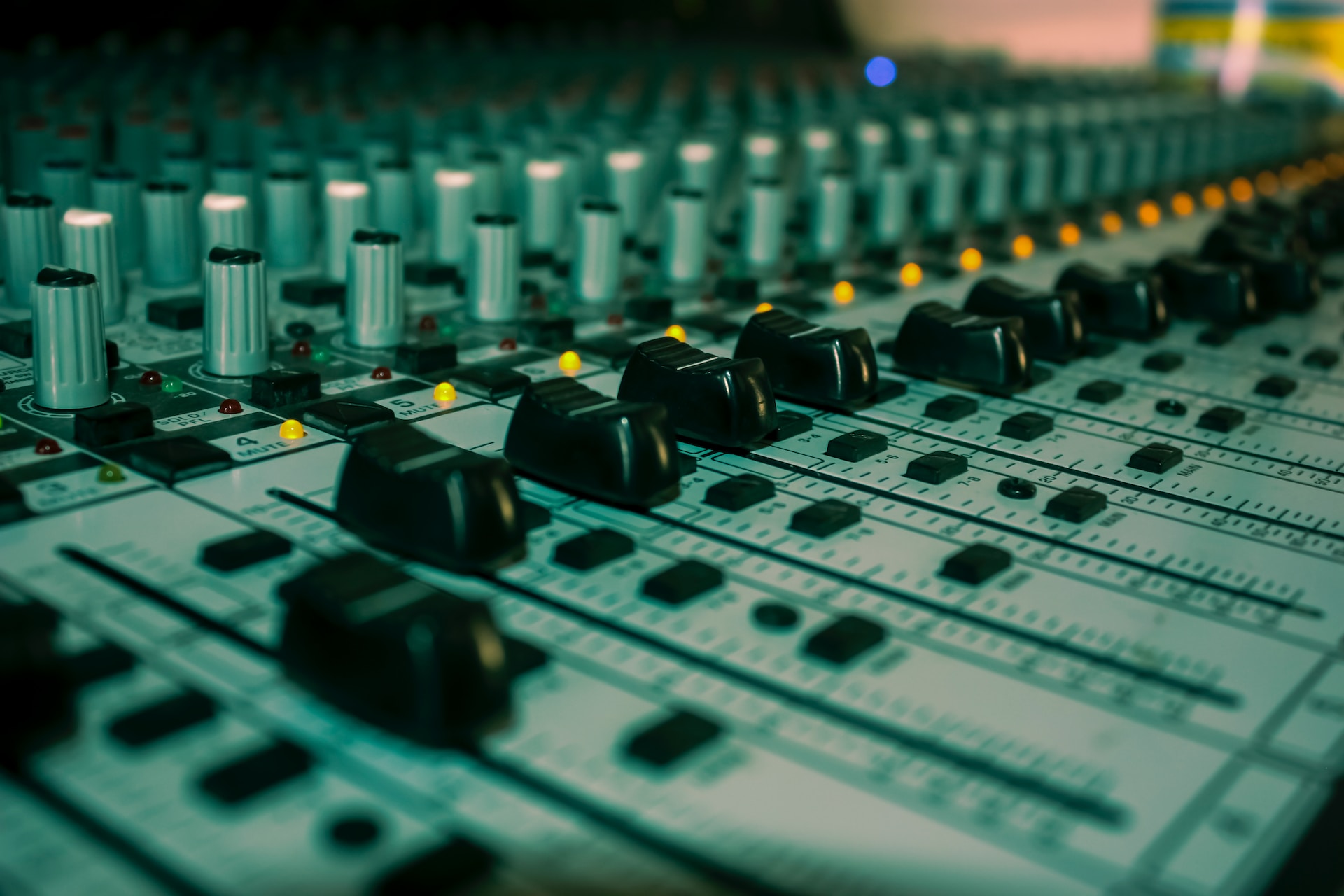 yinka-adeoti-UJP_QpCKj7M-unsplash